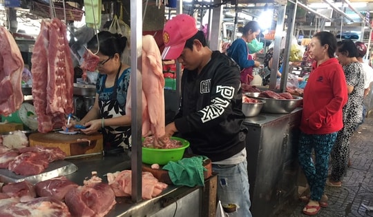 Giá heo hơi hôm nay, 4-12: Heo về chợ đột ngột giảm mạnh