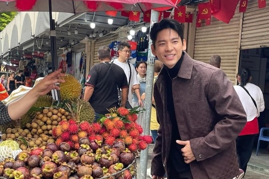 Hình ảnh nam thần Đài Loan đi chợ Bến Thành