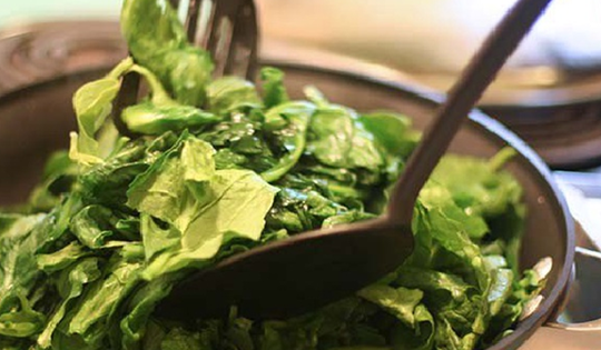 Loại rau được ca ngợi "rau tốt nhất thế giới", hóa ra là rau quen thuộc rẻ bèo bán đầy chợ Việt