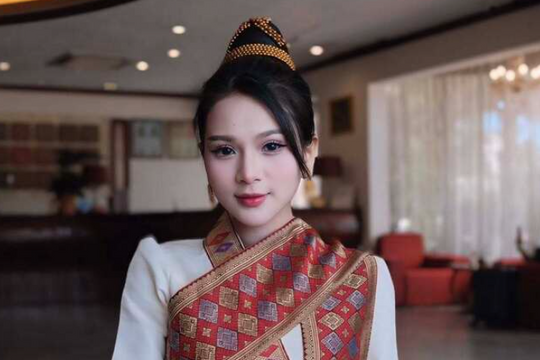 Nữ ca sĩ Việt hát 'Cô đôi thượng ngàn' ở Lào gây sốt, hút hàng triệu lượt xem