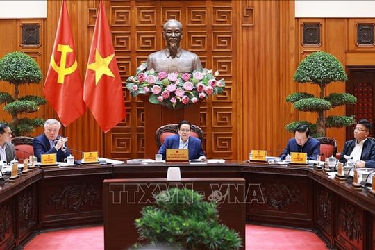 Thủ tướng họp Thường trực Chính phủ về phát triển Đề án Khu thương mại tự do và Trung tâm lọc hoá dầu và năng lượng quốc gia