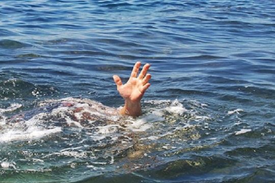 Nỗ lực tìm kiếm cháu nhỏ bị đuối nước trên sông Hà Thanh