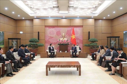 Phó Chủ tịch Quốc hội Lê Minh Hoan tiếp Phó Tổng Giám đốc phụ trách tài chính của Samsung Điện tử