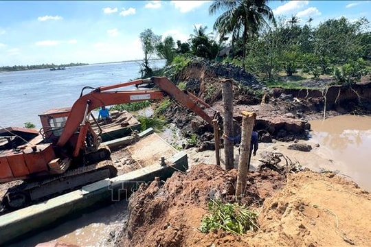 Vĩnh Long khắc phục kip thời sạt lở cồn Thanh Long