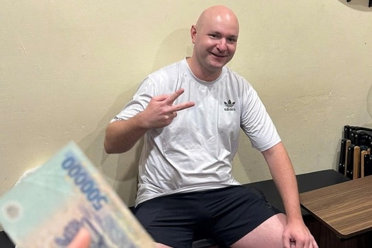 Khách Tây mê đồ uống của quán ở Hà Nội, gửi nhờ 500.000 đồng để trừ tiền