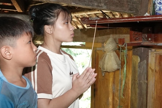 Bà lão đau yếu là chỗ dựa duy nhất của chồng tâm thần và 2 cháu nội mồ côi