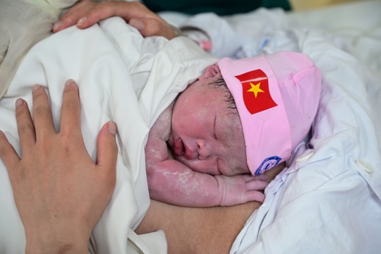 Việt Nam tính chi tiền, siết phạt để lập cân bằng giới tính khi sinh