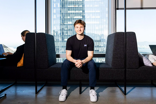 Tỷ phú trẻ nhất thế giới 'không nghỉ ngày nào' suốt ba năm