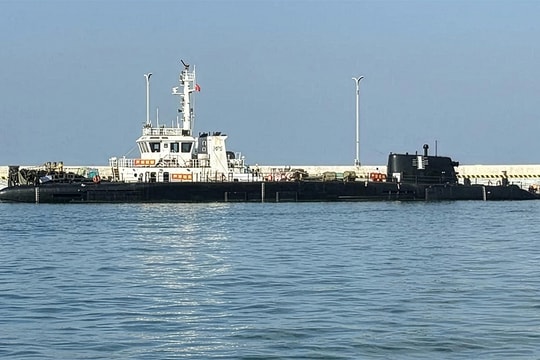 Xuất hiện ảnh tàu ba thân bí ẩn của Trung Quốc