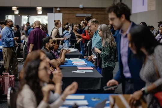 Doanh nghiệp nhỏ ở Mỹ cắt giảm 120.000 việc làm trong tháng 11