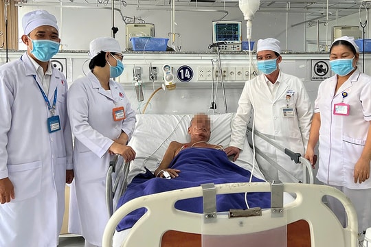 Người đàn ông ngưng thở do hóc nửa quả nho