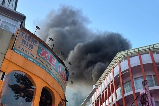 Cháy quán ăn trung tâm TP HCM, 4 người chết