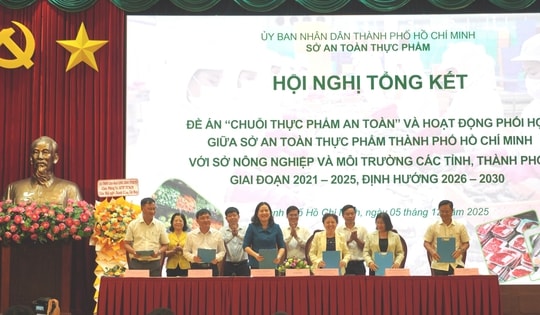 TPHCM và 6 tỉnh, thành khu vực phía Nam ký kết tiêu thụ thực phẩm an toàn