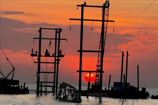 Đóng điện đường dây 110kV trên không, khôi phục cung cấp điện cho Phú Quốc