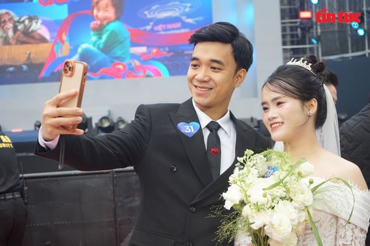 Ấn tượng đám cưới tập thể của 80 cặp đôi tại Ngày hội Việt Nam hạnh phúc 2025