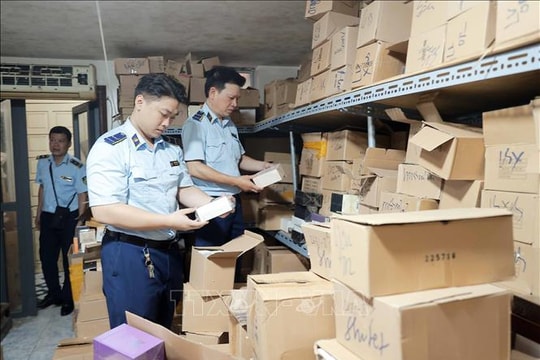 Quyết tâm 'tuyên chiến không khoan nhượng' với buôn lậu, hàng giả