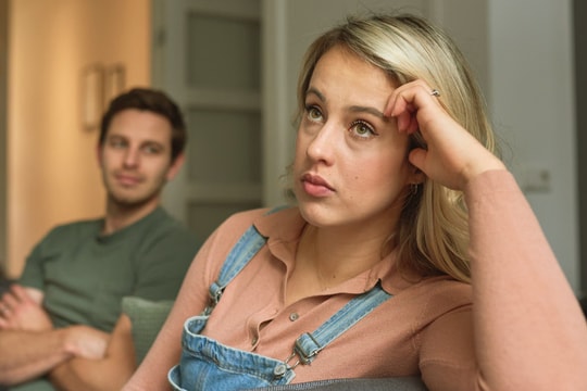 Những người vợ không cảm xúc