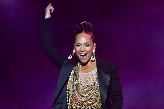 Alicia Keys hát tôn vinh sức mạnh nhân loại