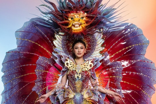 Phương Linh gặp khó khi diễn trang phục 'Cá chép hóa rồng'