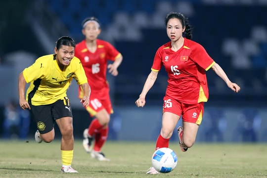 Hot girl tuyển nữ Việt Nam hồi hộp trong lần đầu ra sân SEA Games