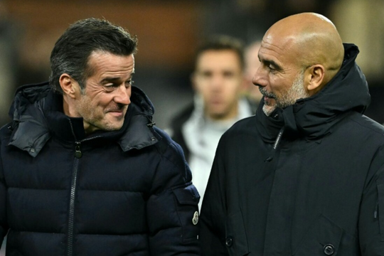 Guardiola muốn được tặng rượu sau trận cầu 9 bàn