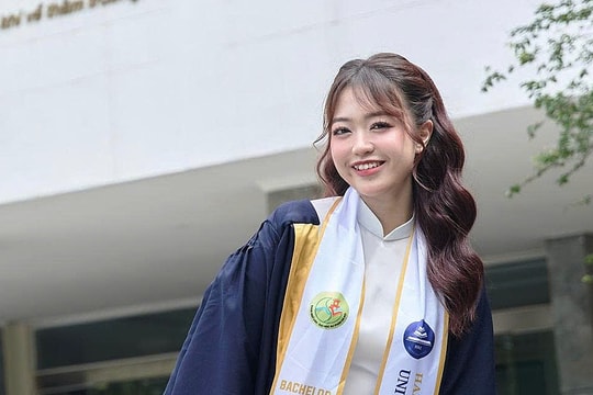 Thủ khoa Sư phạm Ngữ văn đạt điểm gần tuyệt đối