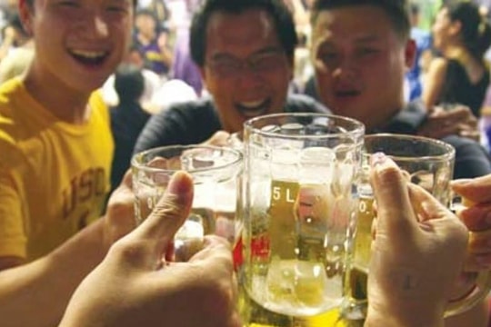Chồng tự tin 'lon bia cho có không khí chẳng ảnh hưởng đến việc lái xe'