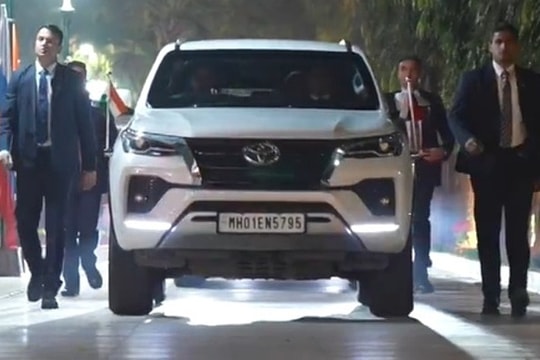 Lý do Thủ tướng Modi mời Tổng thống Putin ngồi chung xe Fortuner