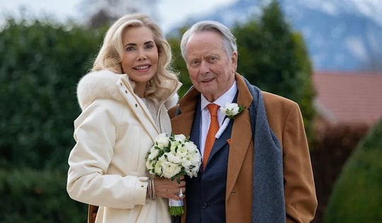 Tỷ phú đình đám kết hôn lần thứ 4 ở tuổi 82, cô dâu trẻ kém 20 tuổi