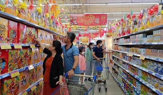 Hàng Tết bắt đầu lên kệ