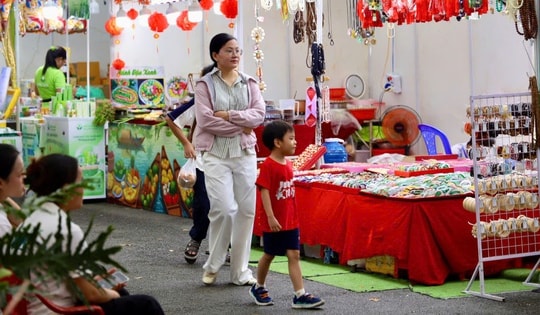 Từ gốm Bát Tràng đến chiếu Định Yên ở Thảo Cầm Viên