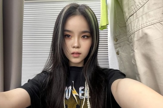 Ca sĩ Nhật cắt bỏ ngực ở tuổi 20