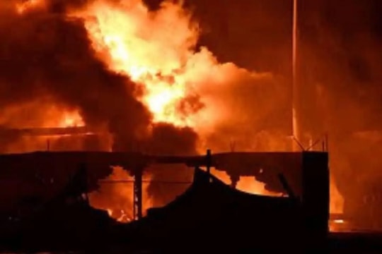 Nga tập kích quy mô lớn vào Kremenchuk bằng tên lửa Kinzhal và UAV