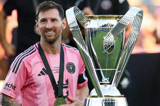 Độc lạ bóng đá Mỹ: Messi đá 1 giải giành 2 cúp