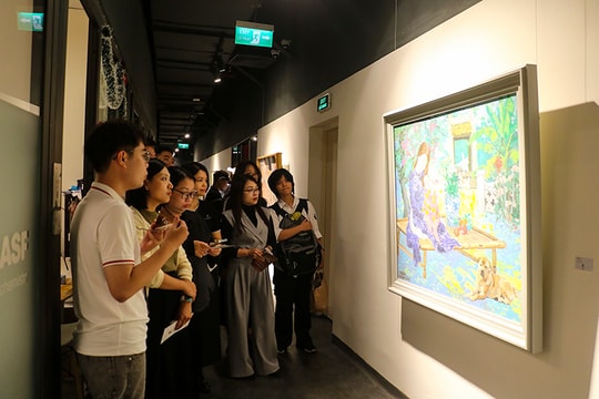 Sức sống mới từ 'Nữ Thời': Nghệ thuật trẻ kể chuyện về người phụ nữ Việt Nam