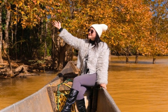 Có một nơi ở miền Trung đẹp như trời Âu mùa phong hương thay lá