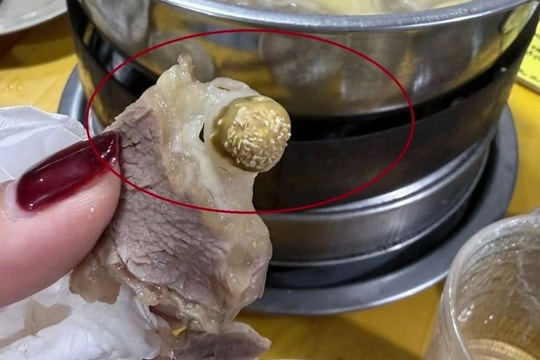 Quán bò nhúng giấm ở Hà Nội bị khách tố có dòi trong miếng thịt bò