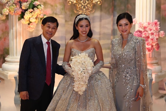 Không gian tiệc cưới theo kiến trúc Phục Hưng của Tiên Nguyễn