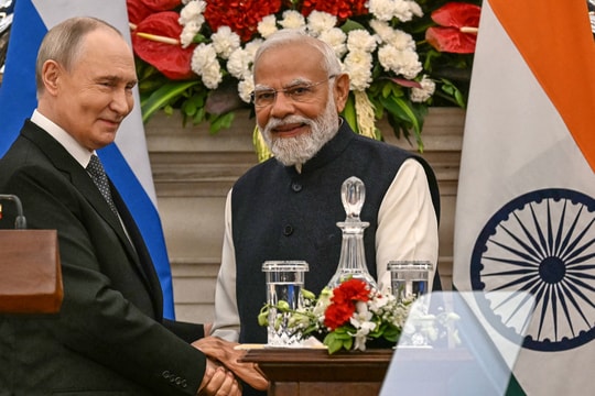 Ấn Độ 'đi trên dây' với lựa chọn mua dầu Nga và Mỹ