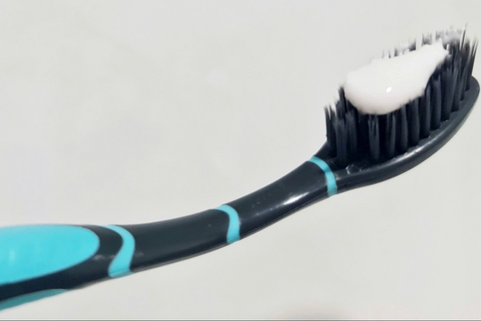 Nên đánh răng trước hay sau bữa sáng?