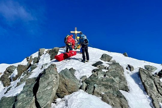 Đối mặt án tù vì bỏ mặc bạn gái chết cóng trên núi