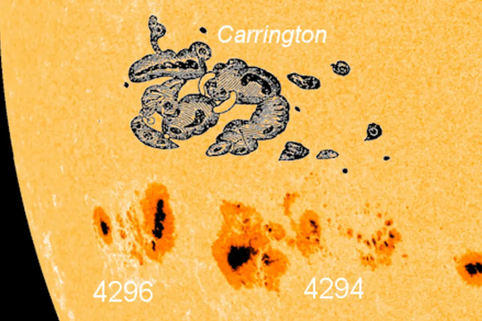 Cụm vết đen Mặt Trời khổng lồ hướng về phía Trái Đất