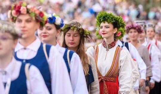 Đất nước thiếu đàn ông, phụ nữ phải đi "thuê chồng" theo giờ