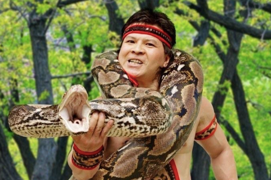 'Vua xiếc Việt' nổi danh thế giới, 4 lần suýt mất mạng khi diễn với trăn