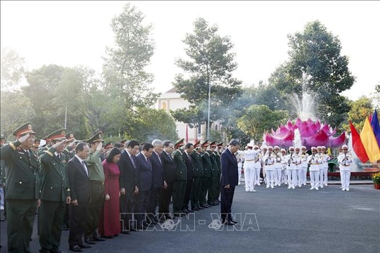 Tổng Bí thư Tô Lâm dâng hương tại các di tích lịch sử tại Cần Thơ