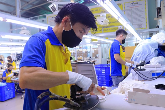 Xuất nhập khẩu Việt Nam gần chạm 840 tỷ USD