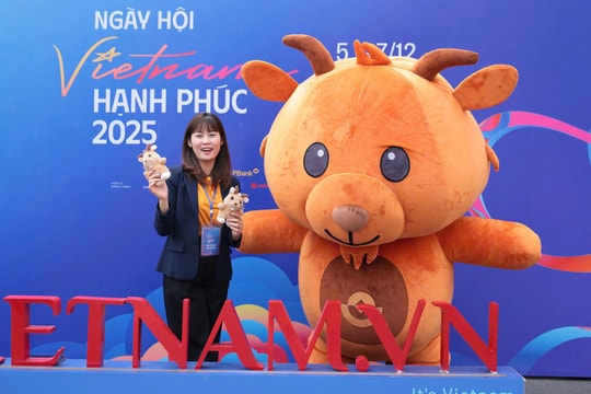 Gian hàng LPBank tại Vietnam Happy Fest 2025 hút khách tham quan