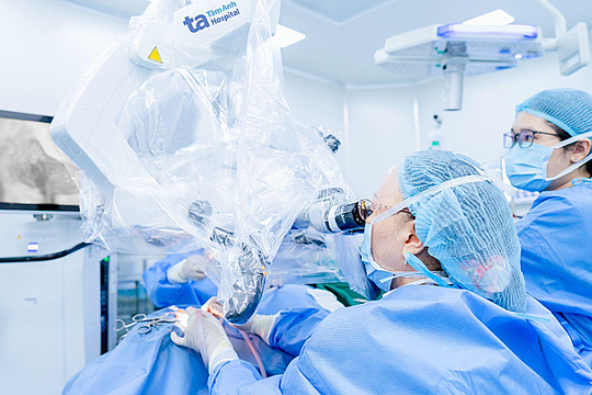 Điếc, liệt mặt do viêm tai giữa biến chứng