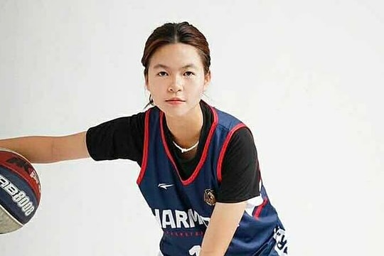 Nữ sinh là 'tay ghi điểm' chủ lực của tuyển bóng rổ Vinschool The Harmony