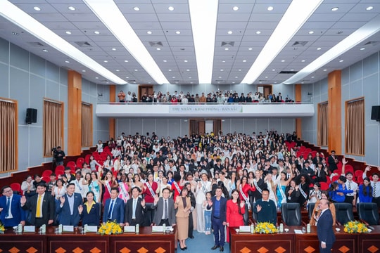 Hàng trăm sinh viên tham dự tọa đàm về trà tại Lễ hội trà quốc tế